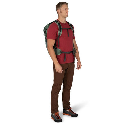 Sportlite 25 Litre Hiking Daypack in use side view