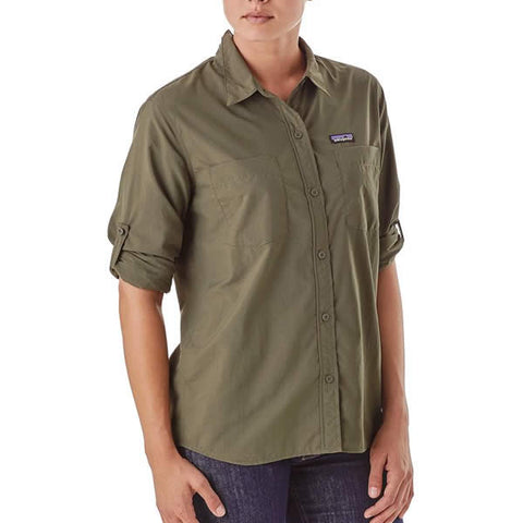 Patagonia Womens Long Sleeve Anchor Bay Shirt Lightweight Quick Dry Travel Shirt in use front view
