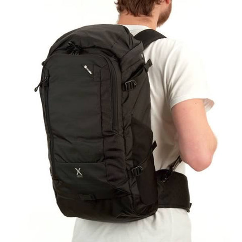Pacsafe Venturesafe X30 Anti theft Daypack in use